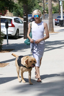 Selma Blair feet photo thumbnail