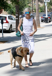 Selma Blair feet photo thumbnail