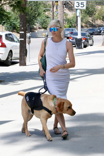 Selma Blair feet photo thumbnail