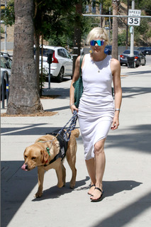 Selma Blair feet photo thumbnail