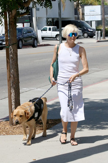 Selma Blair feet photo thumbnail