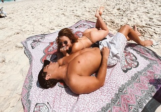 Larissa Manoela feet photo thumbnail