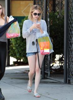 Emma Roberts feet photo thumbnail
