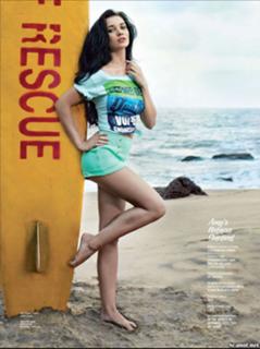 Amy Jackson feet photo thumbnail