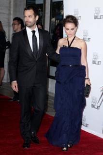 Natalie Portman feet photo thumbnail