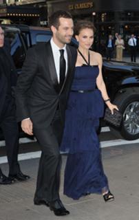 Natalie Portman feet photo thumbnail