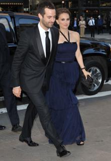 Natalie Portman feet photo thumbnail