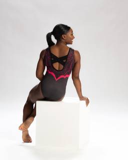 Simone Biles feet photo thumbnail