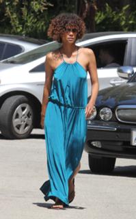 Halle Berry feet photo thumbnail
