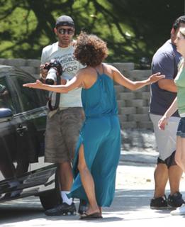 Halle Berry feet photo thumbnail
