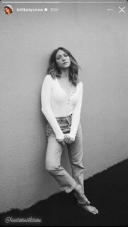 Brittany Snow feet photo thumbnail