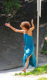 Halle Berry feet photo thumbnail