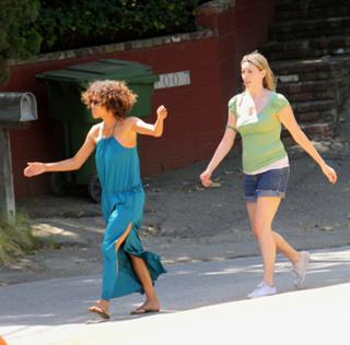 Halle Berry feet photo thumbnail
