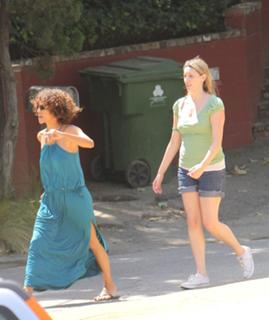 Halle Berry feet photo thumbnail