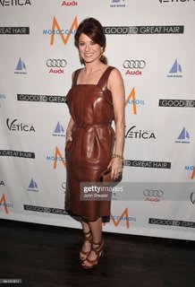 Debra Messing feet photo thumbnail