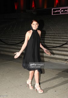 Debra Messing feet photo thumbnail