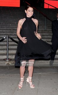 Debra Messing feet photo thumbnail