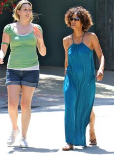 Halle Berry feet photo thumbnail