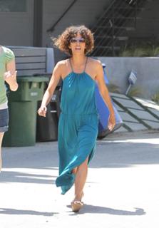 Halle Berry feet photo thumbnail