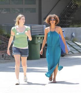 Halle Berry feet photo thumbnail