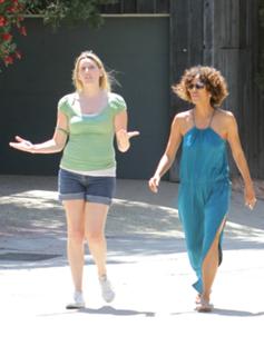 Halle Berry feet photo thumbnail