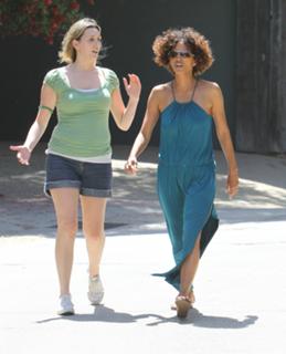 Halle Berry feet photo thumbnail