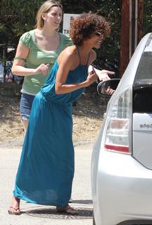 Halle Berry feet photo thumbnail