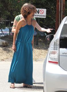 Halle Berry feet photo thumbnail