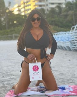 Claudia Romani feet photo thumbnail