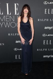 Anne Hathaway feet photo thumbnail
