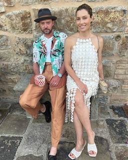Jessica Biel feet photo thumbnail