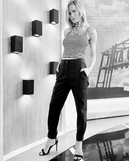 Julieta Prandi feet photo thumbnail