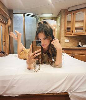 Alessandra Ambrosio feet photo thumbnail