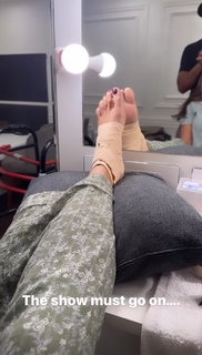 Pooja Hegde feet photo thumbnail