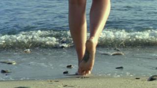 Aimee Teegarden feet photo thumbnail
