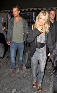 Fergie feet photo thumbnail