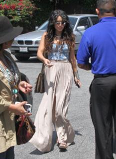 Vanessa Hudgens feet photo thumbnail