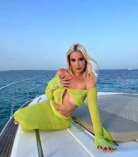 Tana Mongeau feet photo thumbnail