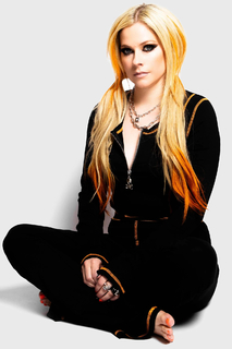 Avril Lavigne feet photo thumbnail