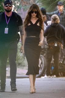 Anne Hathaway feet photo thumbnail