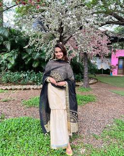 Anushka Sen feet photo thumbnail