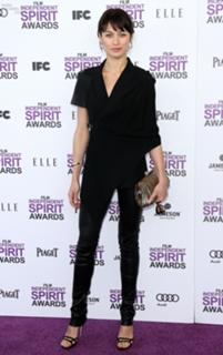 Olga Kurylenko feet photo thumbnail