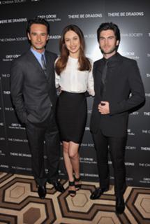 Olga Kurylenko feet photo thumbnail