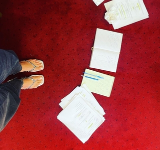 Isis Valverde feet photo thumbnail