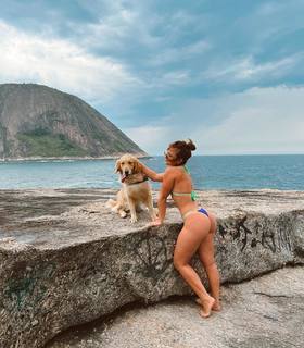 Larissa Manoela feet photo thumbnail