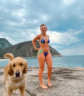 Larissa Manoela feet photo thumbnail
