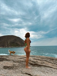 Larissa Manoela feet photo thumbnail