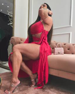 Juliana Salimeni feet photo thumbnail