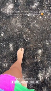 Larissa Manoela feet photo thumbnail