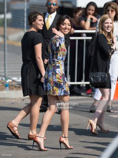 Aubrey Plaza feet photo thumbnail